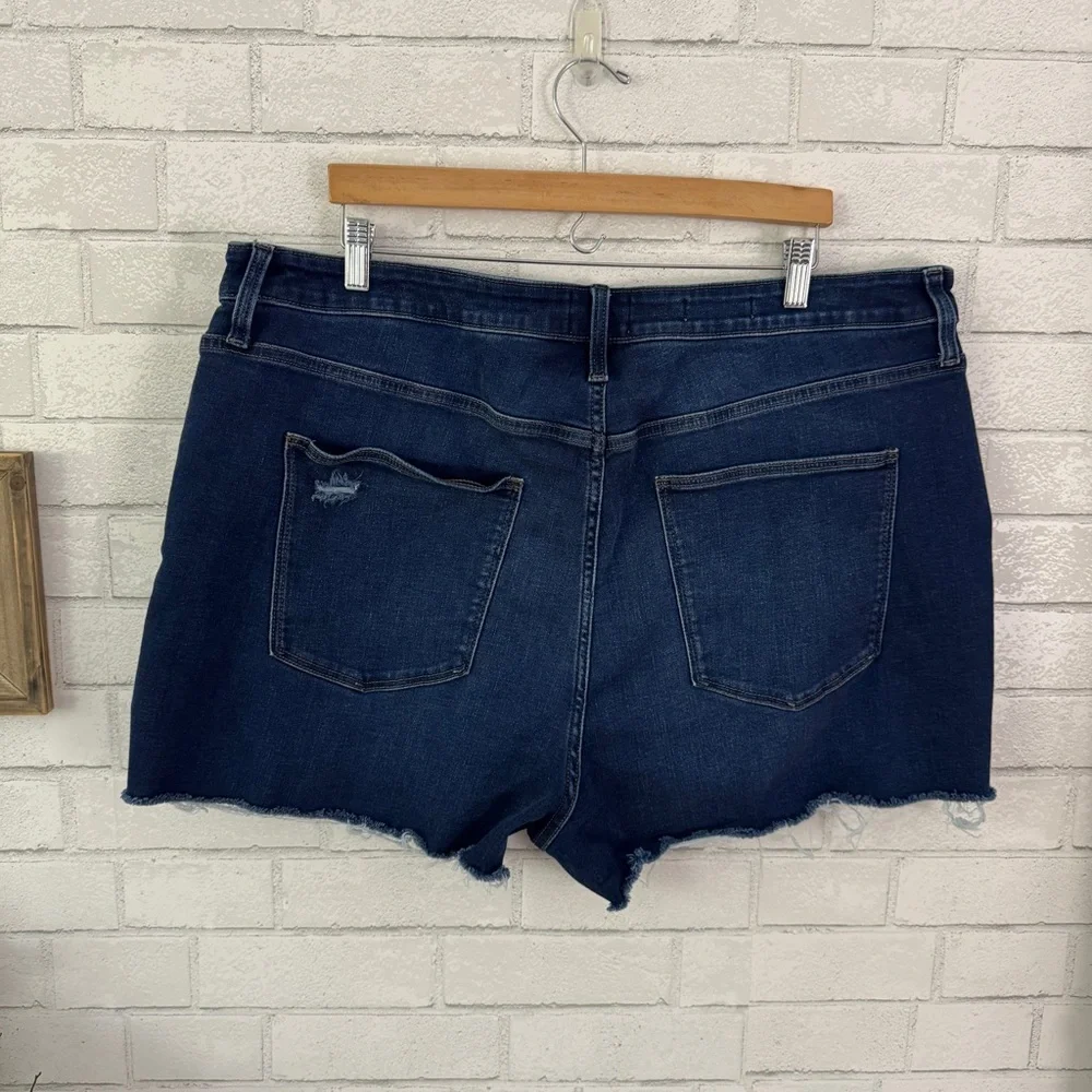 UNIVERSAL THREAD Women's Distressed Blue Denim Shorts - Picture 5 of 6